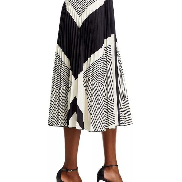 NWOT Nancy Yang Pleated Geometric Skirt, Size M - Picture 7 of 12